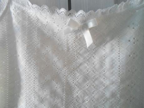 Bílé tričko triko tílko crop top s krajkou, s