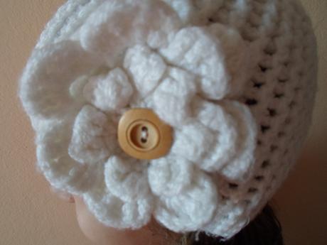 Bílá háčkovaná čepice čepička, 116