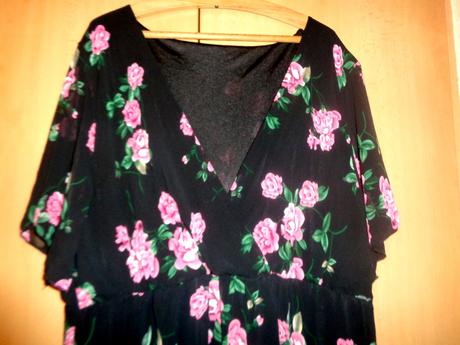 Nádherné černé šaty s růžemi, 4xl