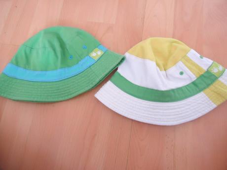 2 kloboučky s dinosaurem, 86