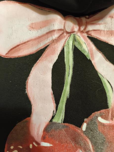 Mikina s mašlí s třešničkami, 152