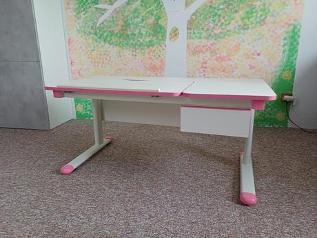 Psací stůl s nastavitelnou výškou, 