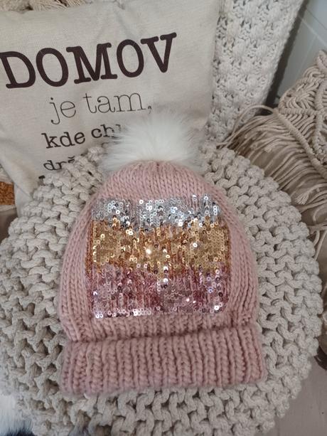 Starorůžová čepice s flitry kulich, takko