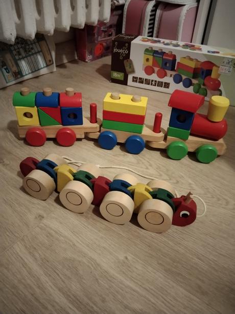 Dřevěný vláček a tahací housenka,