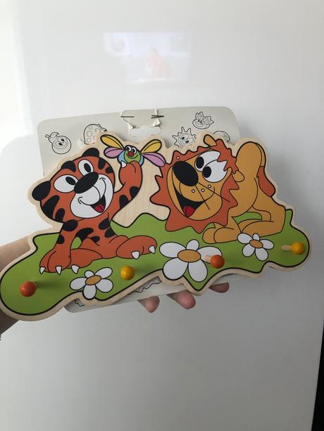 Dřevěný věšák,