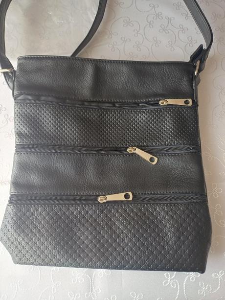 Nová kabelka crossbody, 