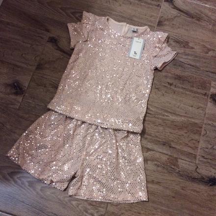 Nádherný nový slavnostní komplet, tu,110