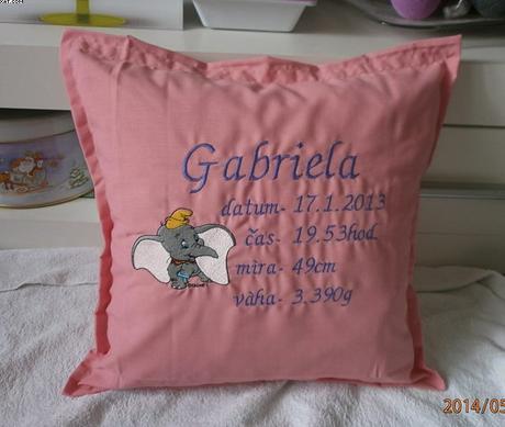 Památeční polštářky s údaji miminek,