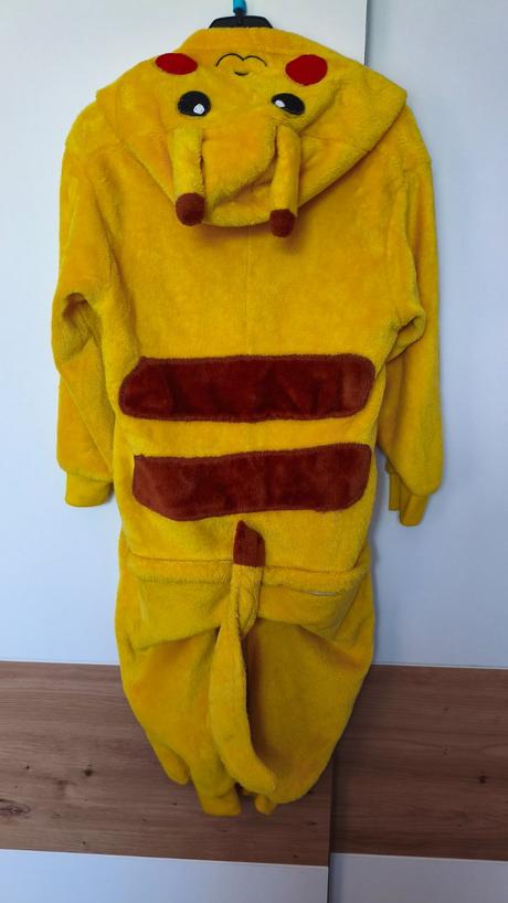 Overal do spaní/hraní/maškarní pokémon 104/110, 104