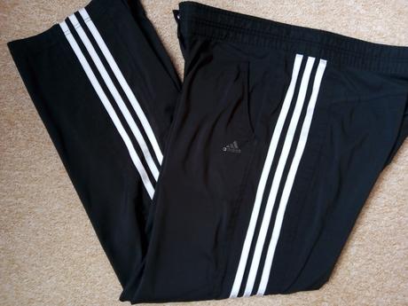Kalhoty zn."adidas" vel."36/s" jsou větší, adidas