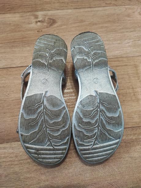 Stříbrné sandálky, 37