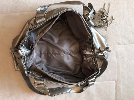 Stribrna taska pres rameno,