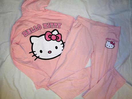 Krásná růžová souprava hellou kitty, disney,176