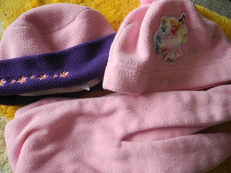 2 čepice a šála, disney