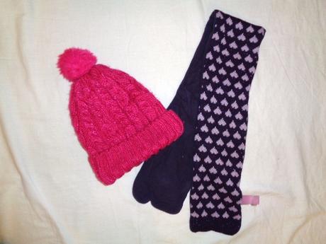 Luxusní komplet čepice a srdíčkové šály - 4-6let, h&m,110 / 116 / 122 / 128