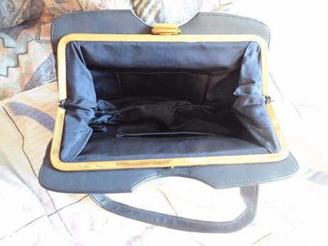 Modrá kabelka do ruky, 