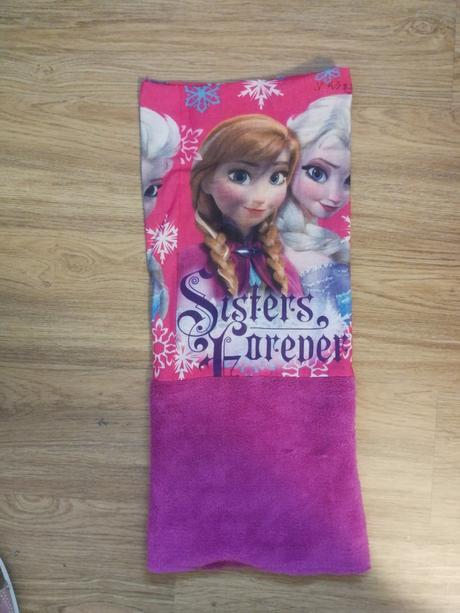 Nákrčník s annou a elzou, 