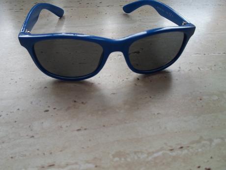 Modré sluneční brýle, 