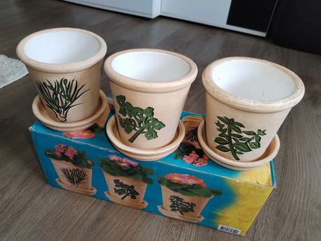 Květníky z terrakotty nové 3 kusy,