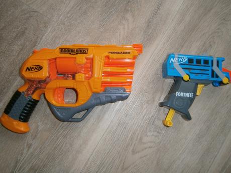 Pistolky nerf,