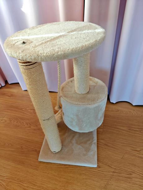 Kočičí škrabadlo s domečkem, 