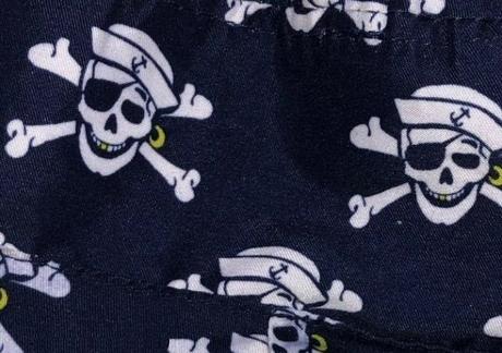 Pruhovaný / lebkový letní oboustranný klobouk 4-6y, h&m,110