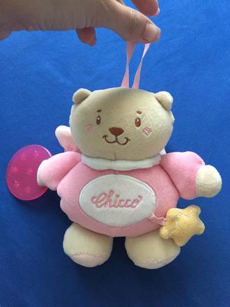 První hračka - chrastítko medvidek, 