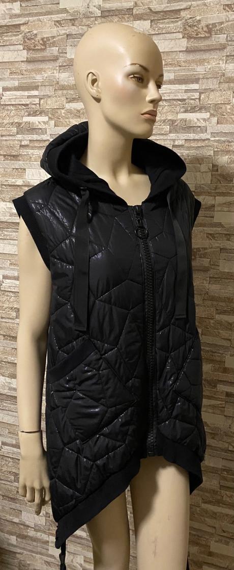 Krásná černá vesta, m