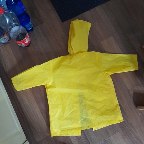 Malá žlutá pláštěnka používaná 98, 98