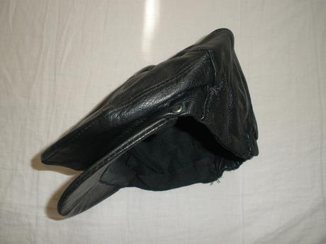 Kožená kšiltovka, 158