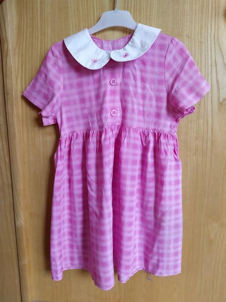 Růžové šaty, 110