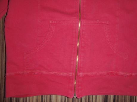 Sytě růžová mikina s vyšitými květy, 158