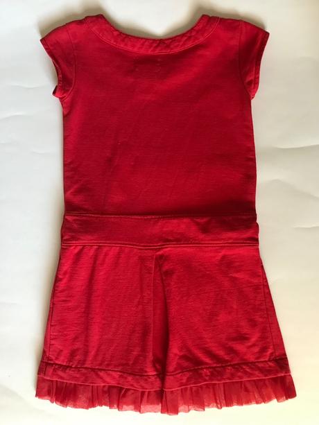 Červené bavlněné šaty, 104