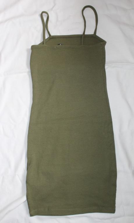 Po 24. jednoduché, pružné khaki minišaty 16-19 let, amisu,32