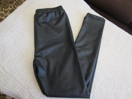 Nové černé elast. kalhoty - legíny, jako kožené, 152