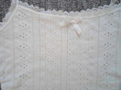 Bílé tričko triko tílko crop top s krajkou, s