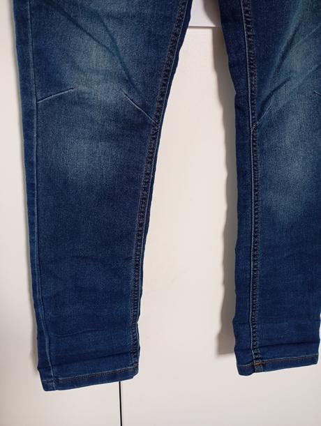 Krásné tmavě modré chlapecké džíny, kik,146