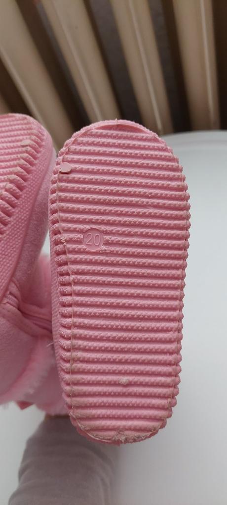 Dívčí válenky, 20