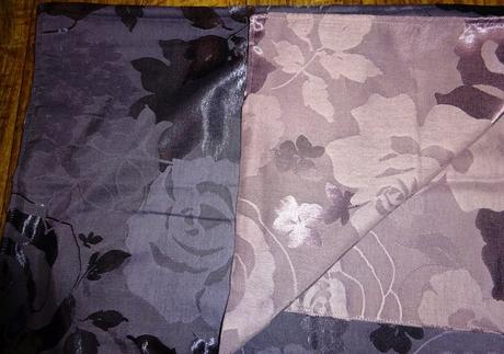 Fialovo šeříková brokátovina 2 x 74x57 cm, 