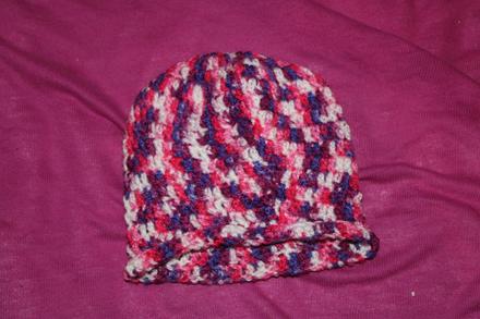 Dívčí háčkovaná čepička barvičky obv. 28 - 31 cm, <50