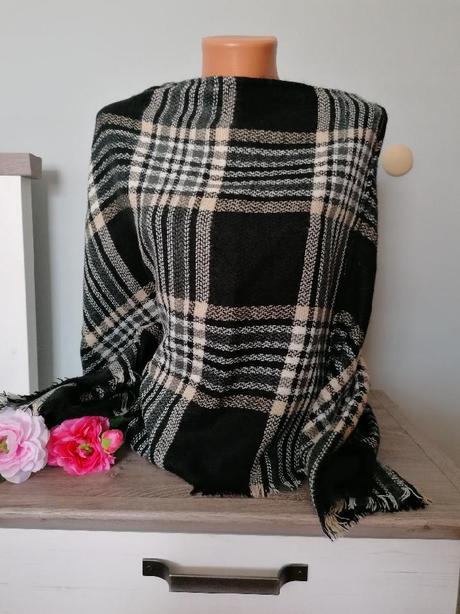 Kostkované pončo, 