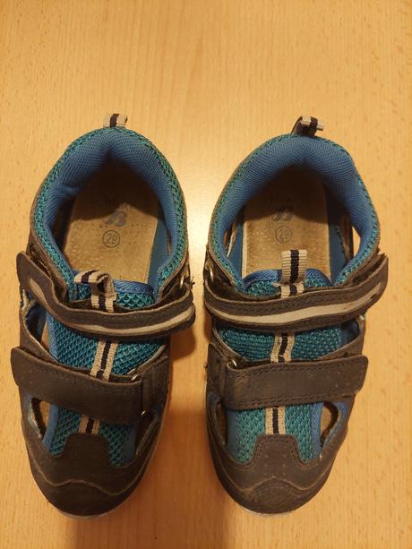 Uzavřené sandály, 29