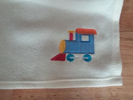 Světlá krémová deka s mašinkou, 