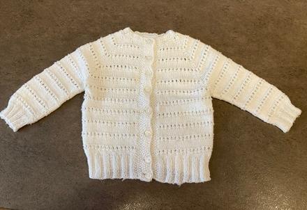 Dívčí bílý svetr na knoflíčky, 74