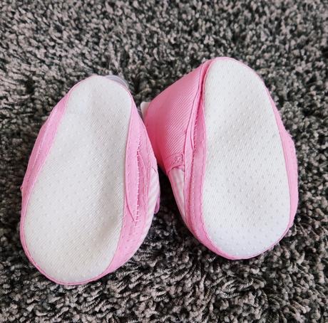 Capáčky do kočárku na suchý zip, <17