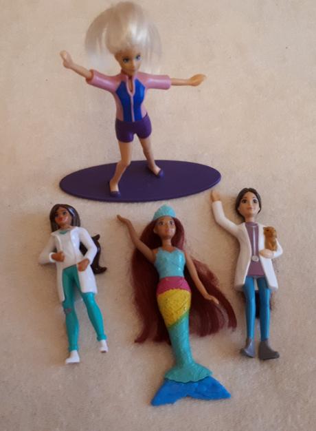 Čtyři panenky-mořská panna, na surfu, zvěrolékařka,