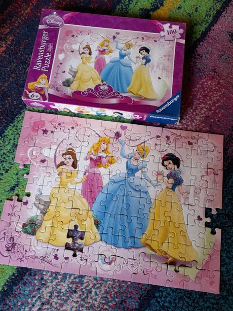 Puzzle princezny-chybí 4 dílky disney,