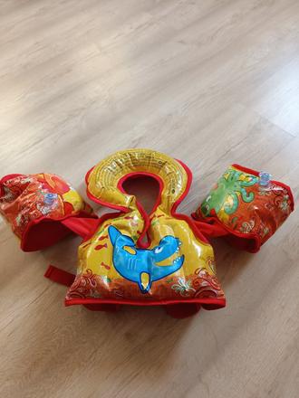 Nafukovací vesta na plavání, 