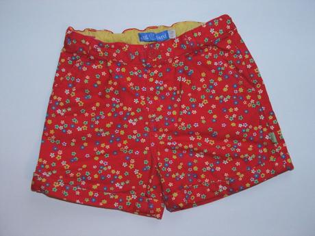 J295 květované kraťasy vel. 4-5 let, 110