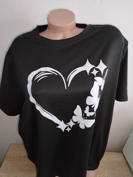 Černé triko se srdcem vel.4xl, 48 / 4xl